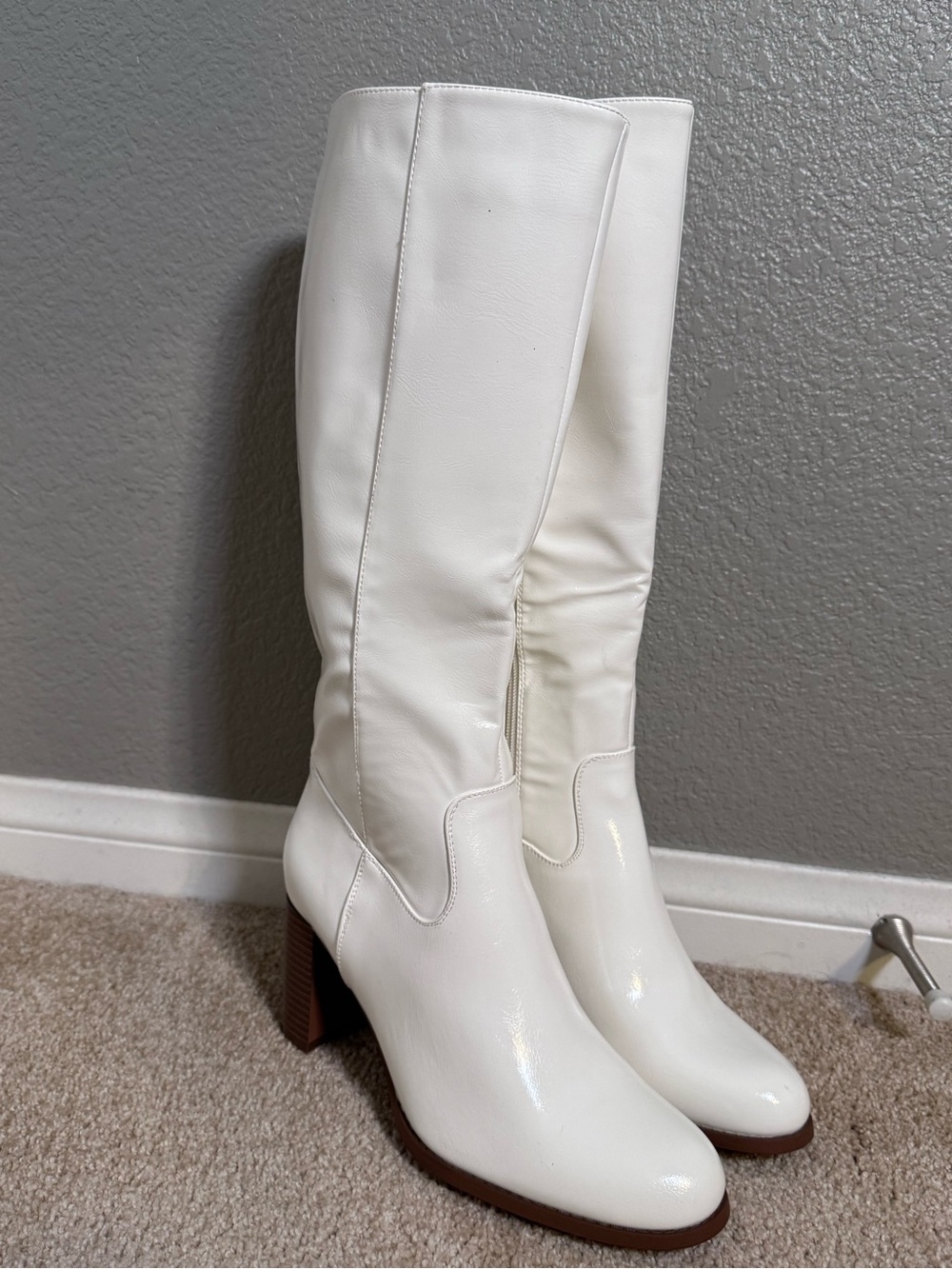Women's Winter White Knee-High Block Heel Boots
